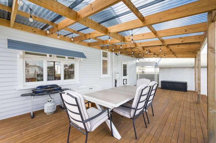 18 Burns Avenue Takaro_19
