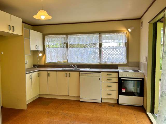 Nestled in a beautiful garden - quiet cul-de-sac