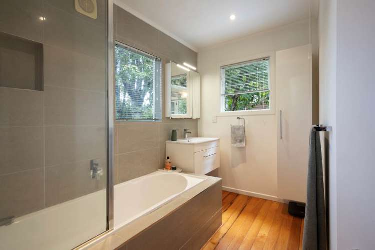 1 Valley View Road Titirangi_10