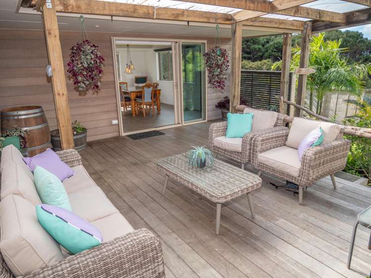 16 Rangikapiti Road Coopers Beach_24