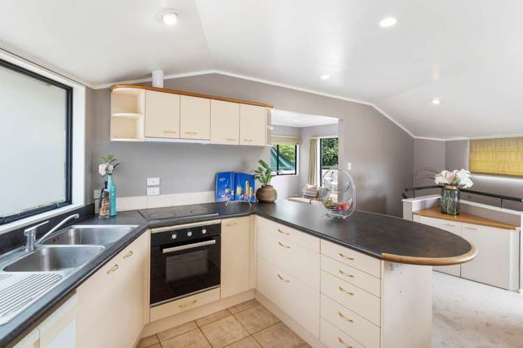 2/4 Mercury Lane Windsor Park_13