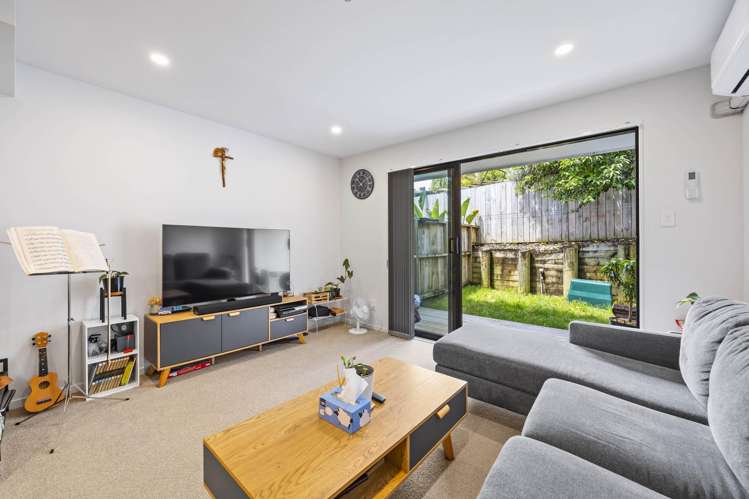 16/18 Hewlett Road Massey_12