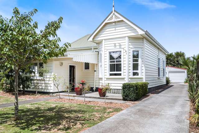 Beautiful Character Villa- Clare Street.