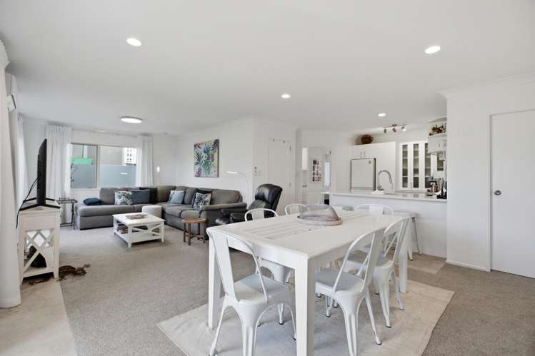 1/111 Santa Monica Drive (Pacific Palms)_2