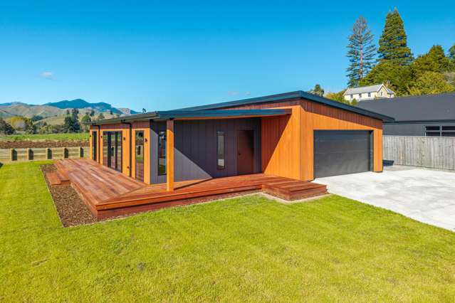 New Modern Living With Parking!