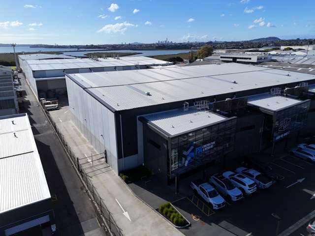 High Profile Office Warehouse on Rosebank