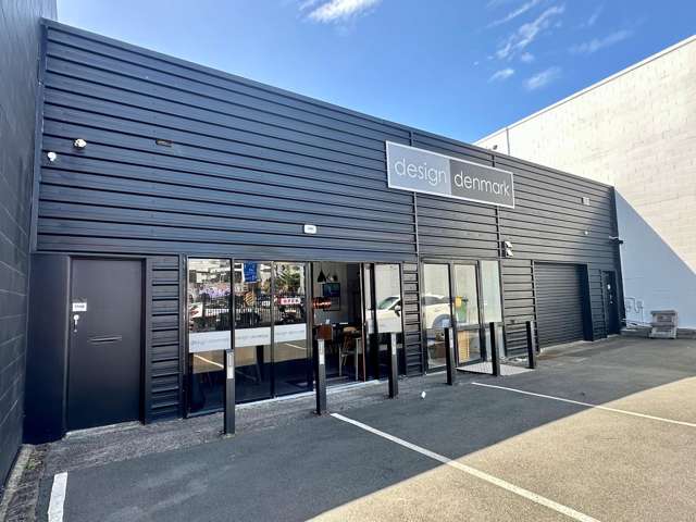 Kingsland showroom with roller door access