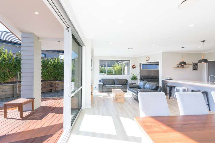 63 Fairose Drive Richmond_8