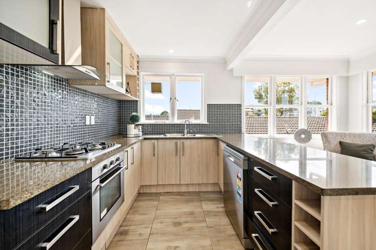 90 Golf Road New Lynn_10