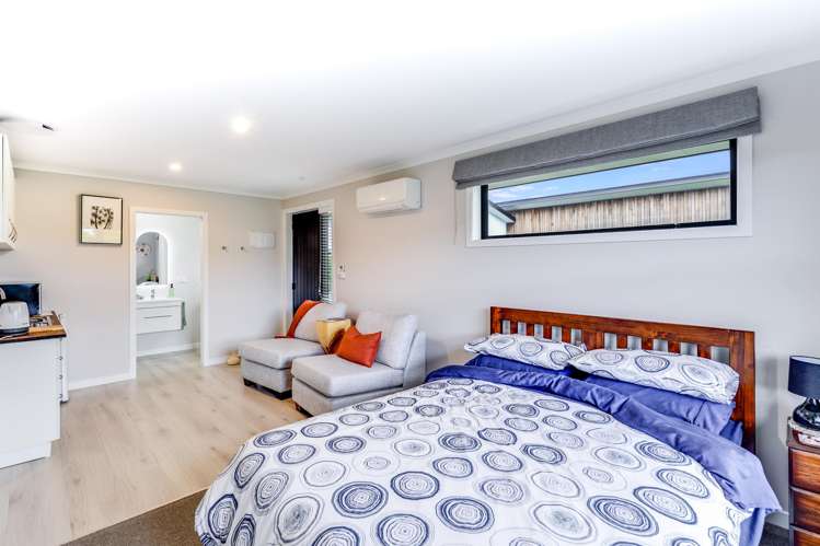 2 Alan Livingston Drive Cambridge_13