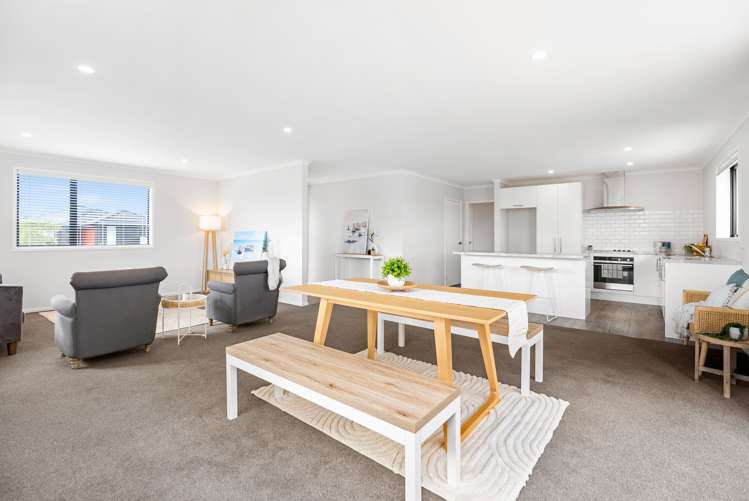 17 Saint Michael Crescent One Tree Point_12