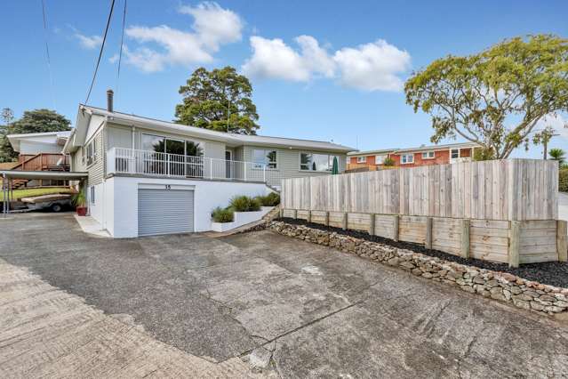 1960s Stylish Three-Bedroom Family Home In Te Kamo