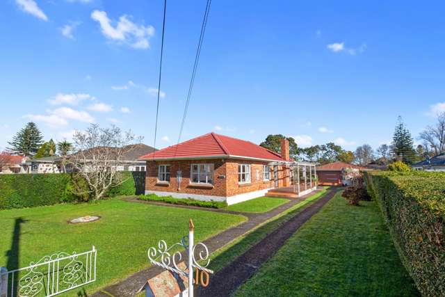 Top Location - Ripe For Renovation!