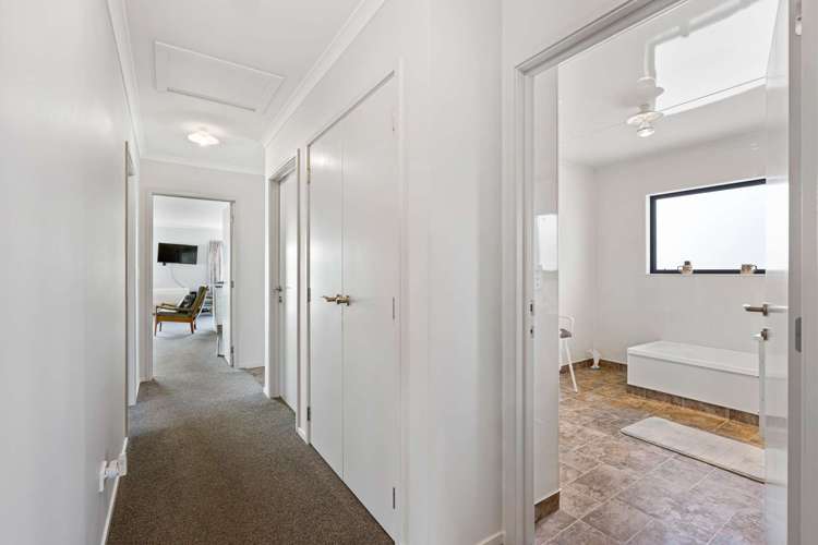 8 Macandrew Street Owaka_16