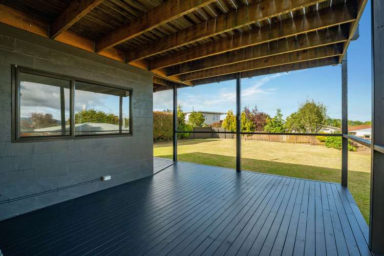 19 Ingle Avenue Waipahihi_24