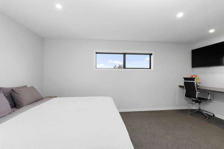 27 Carnaveron Drive Lincoln_24