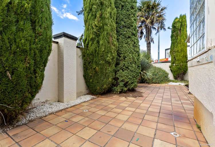 1/1 Hazel Avenue Mount Roskill_13