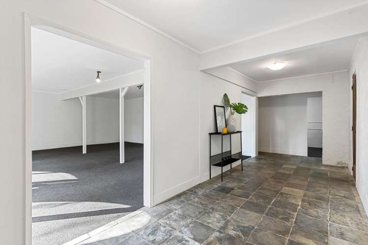 12 Tui Crescent Waiatarua_17