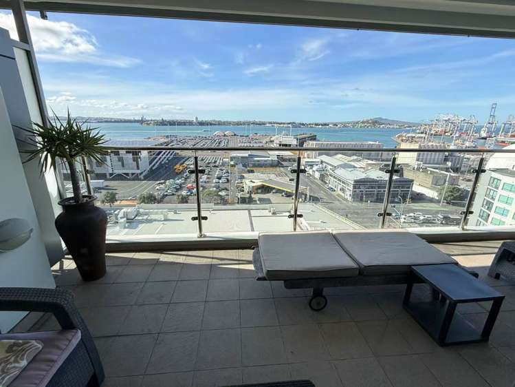 1304/30 Beach Road City Centre_7