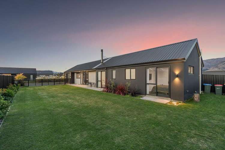 101 Burdon Loop Lake Hawea_17