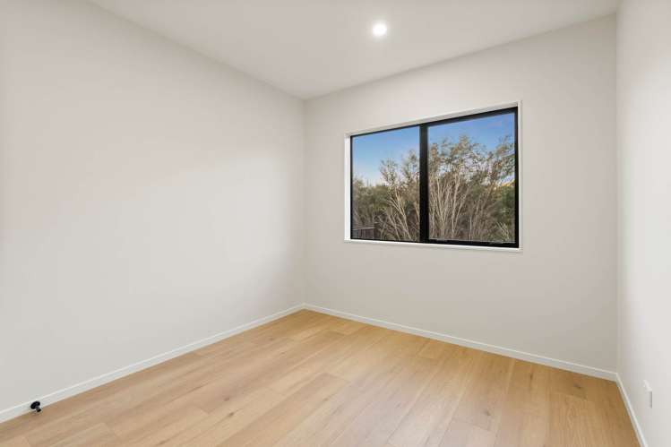 28 Castlebane Drive Flat Bush_11