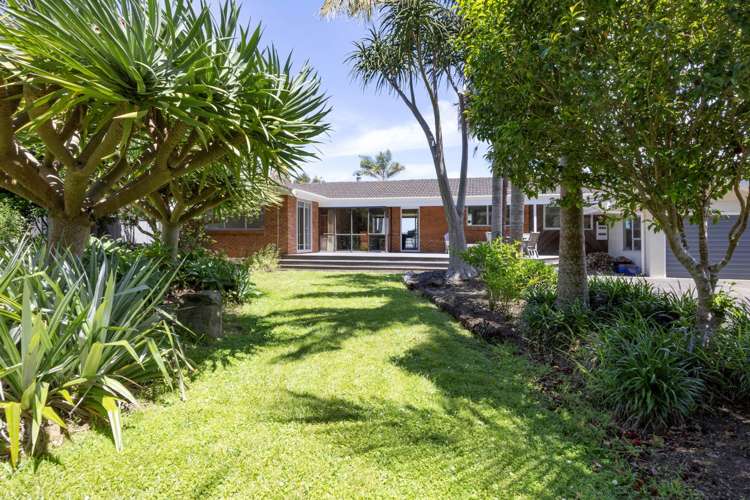 13 Foster Avenue Huia_16