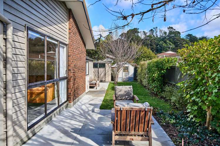 23 Mcenroe Grove Naenae_23