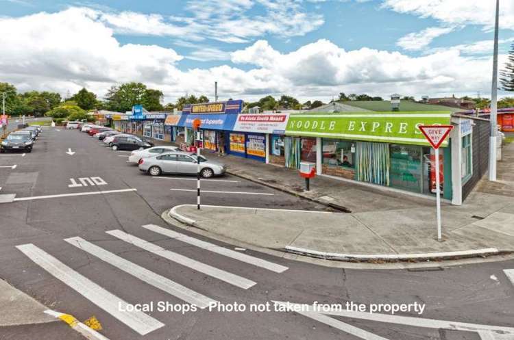 1 Riverglade Parkway Te Atatu South_14