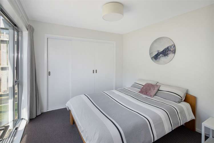 51 Red Beech Avenue Woodridge_13