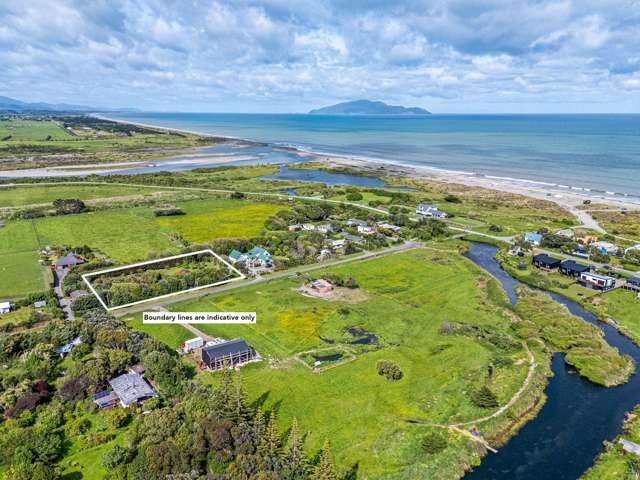 Idyllic Coastal Oasis in Otaki Beach Awaits You!