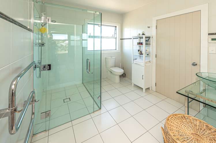 4 Lithgow Drive Otamatea_10