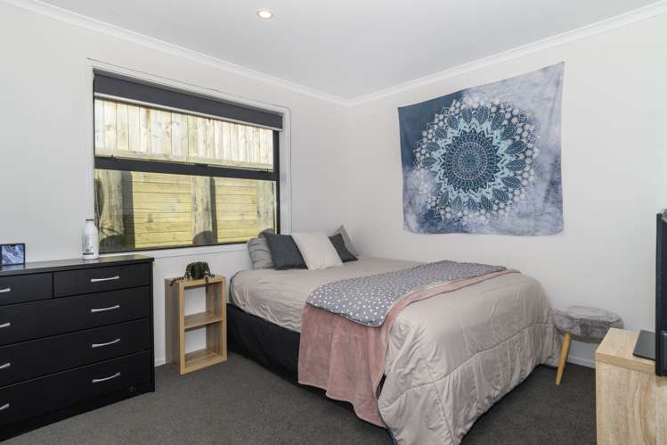 8 Antrim Glade Welcome Bay_13