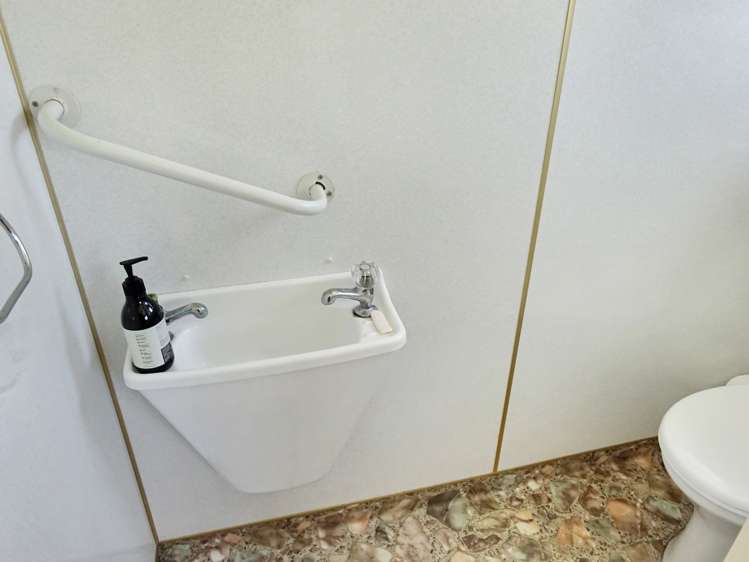 7 Hennessy Street West Foxton Beach_11