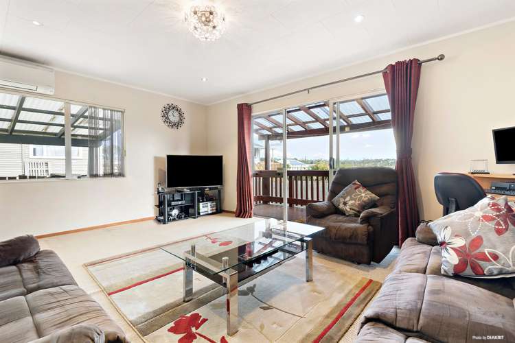 2/15 Netherlands Avenue Kelston_2