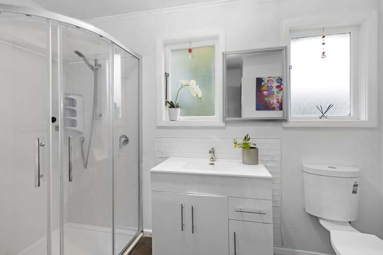 81 Bird Grove Stokes Valley_12