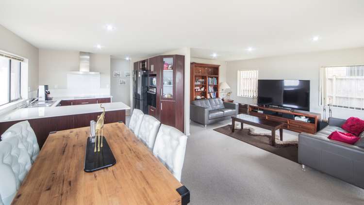 12 Riverglade Parkway Te Atatu South_9