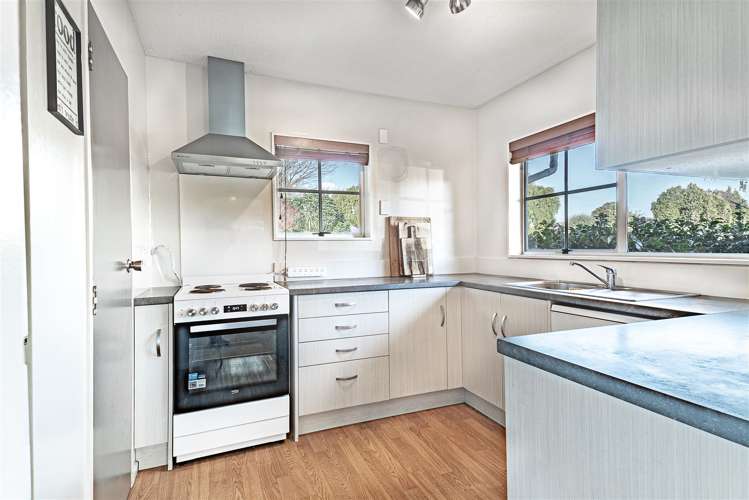 7 Apsley Drive Russley_7