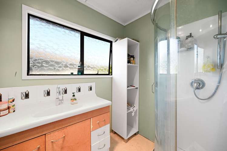 8 Elmwood Crescent Pukete_11