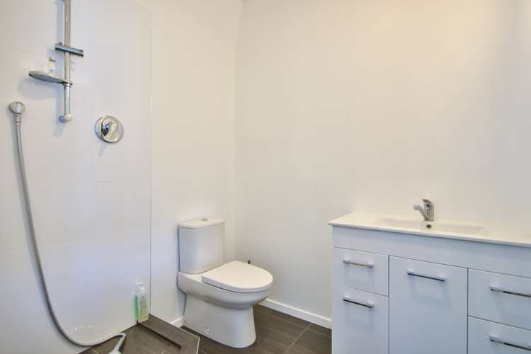 8b Moss Lane Fernhill/Sunshine Bay_17