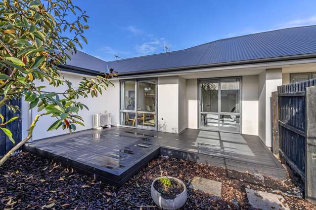 Stunning Modern 2 Bedroom unit with garage