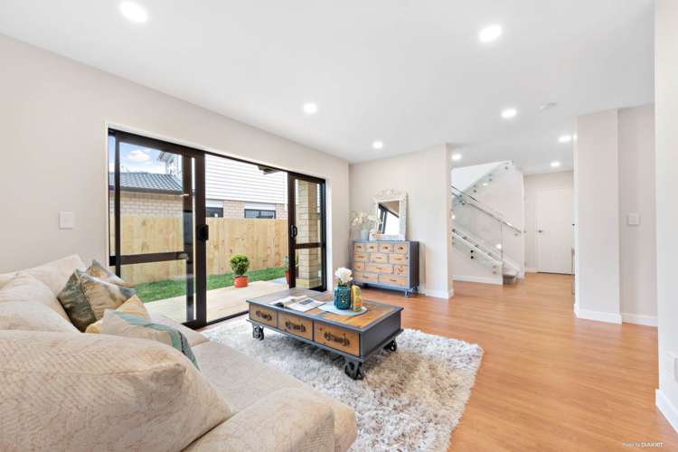 7 Han Court Glen Eden_3