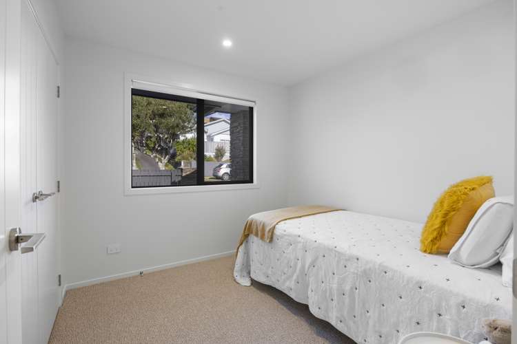 6 Burns Street Westown_23