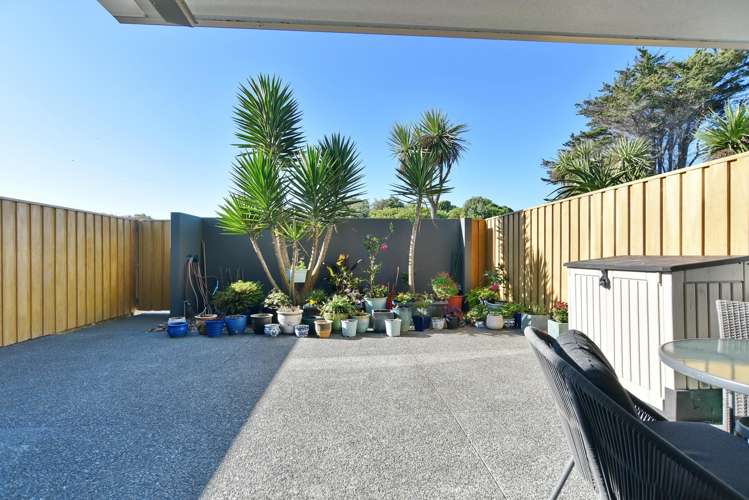 2/272 Marine Parade_4