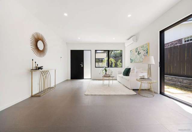 11D Rene Place Sunnyhills_4