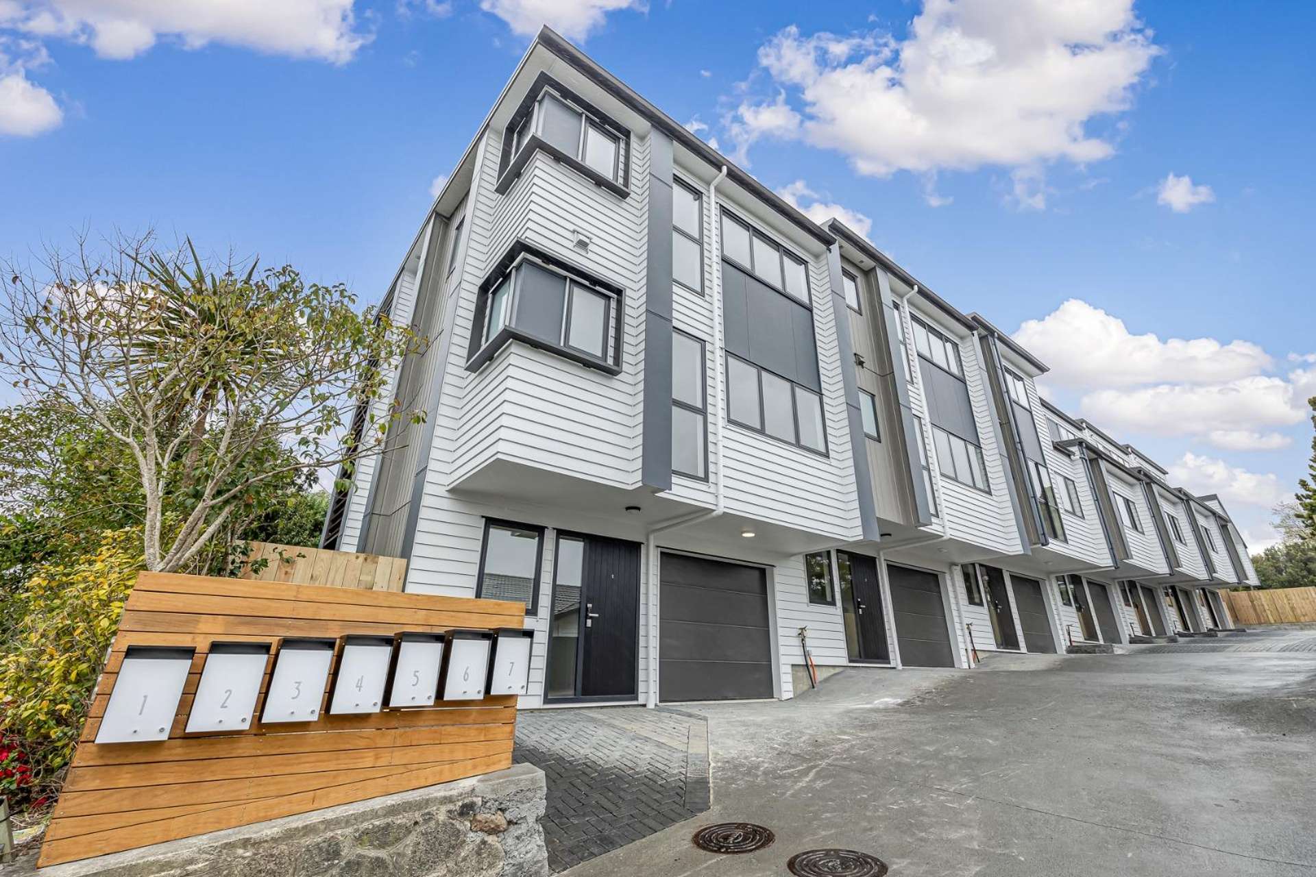 2/163 Edmonton Road Te Atatu South_0