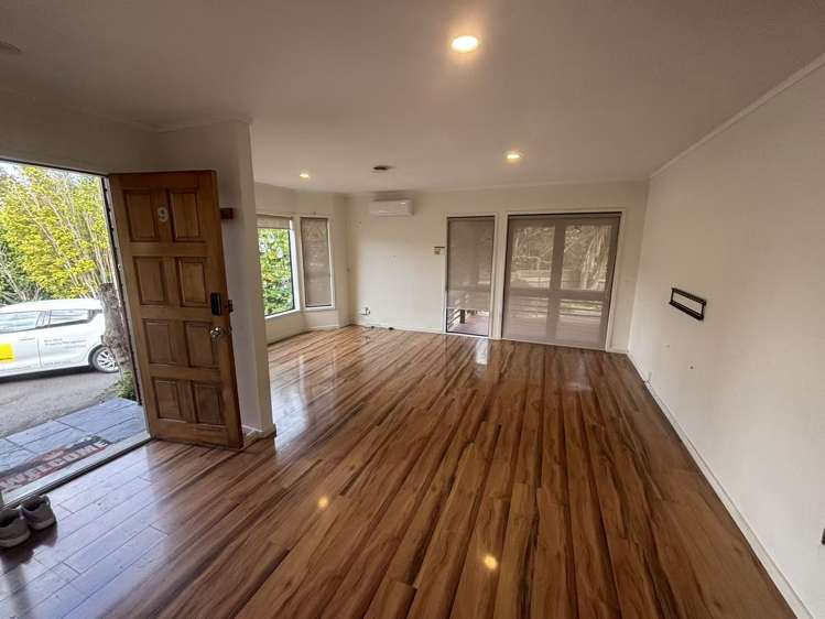 9 Greenvalley Rise Glenfield_26