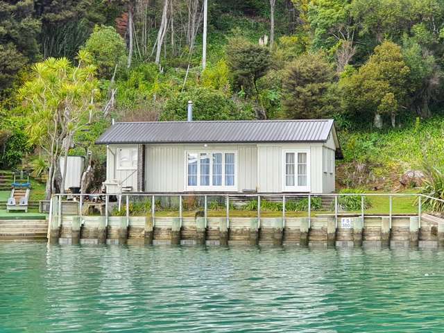 219-222/DP7675 Bon Accord Harbour Kawau Island_4