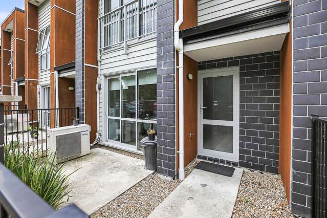 10/113 Knighton Road Hillcrest_1