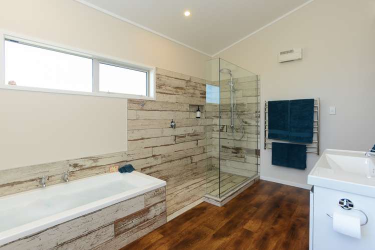 10 Churchill Drive Taradale_16