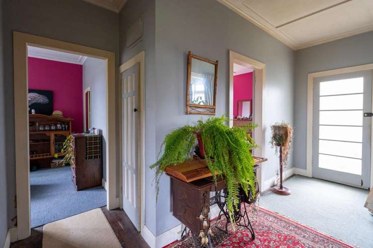 10 Sir William Hale Crescent_2
